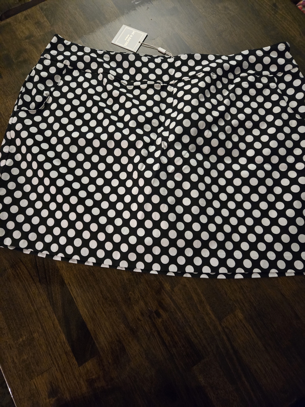 Zac & Rachel Womens 24w  Black and White Polka Dot Mini Skort. New With Tags